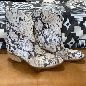 BORN Wynd Western Snakeprint Leather Boots SZ 8.5M